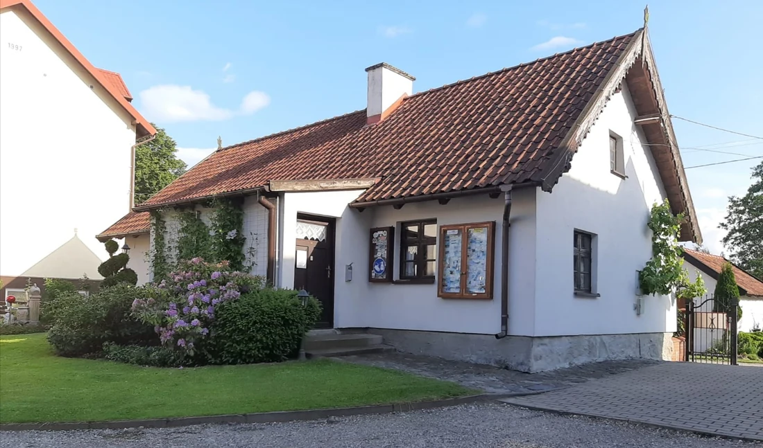 budynek_muzeumchatamazurska_pl_sadry_mragowo_02